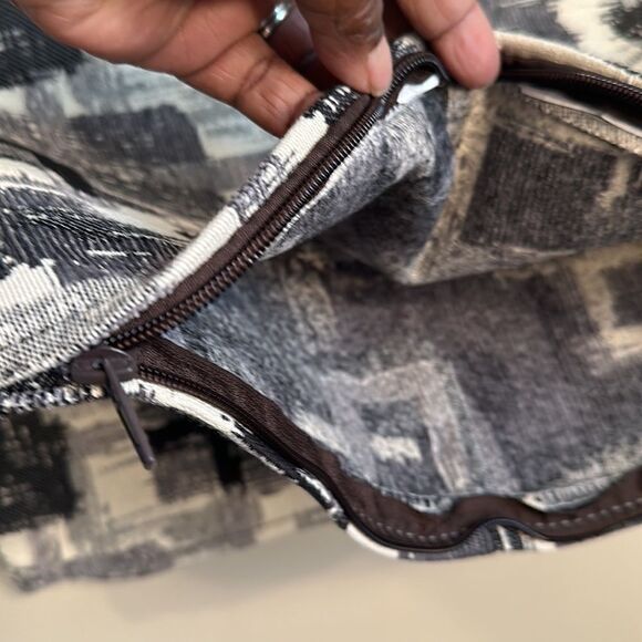 Custom Pillow Covers Decor (2) 18”x18” - Picture 4 of 4